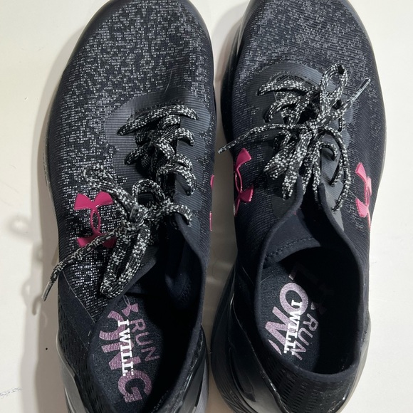 Under Armour Charged - Picture 5 of 5